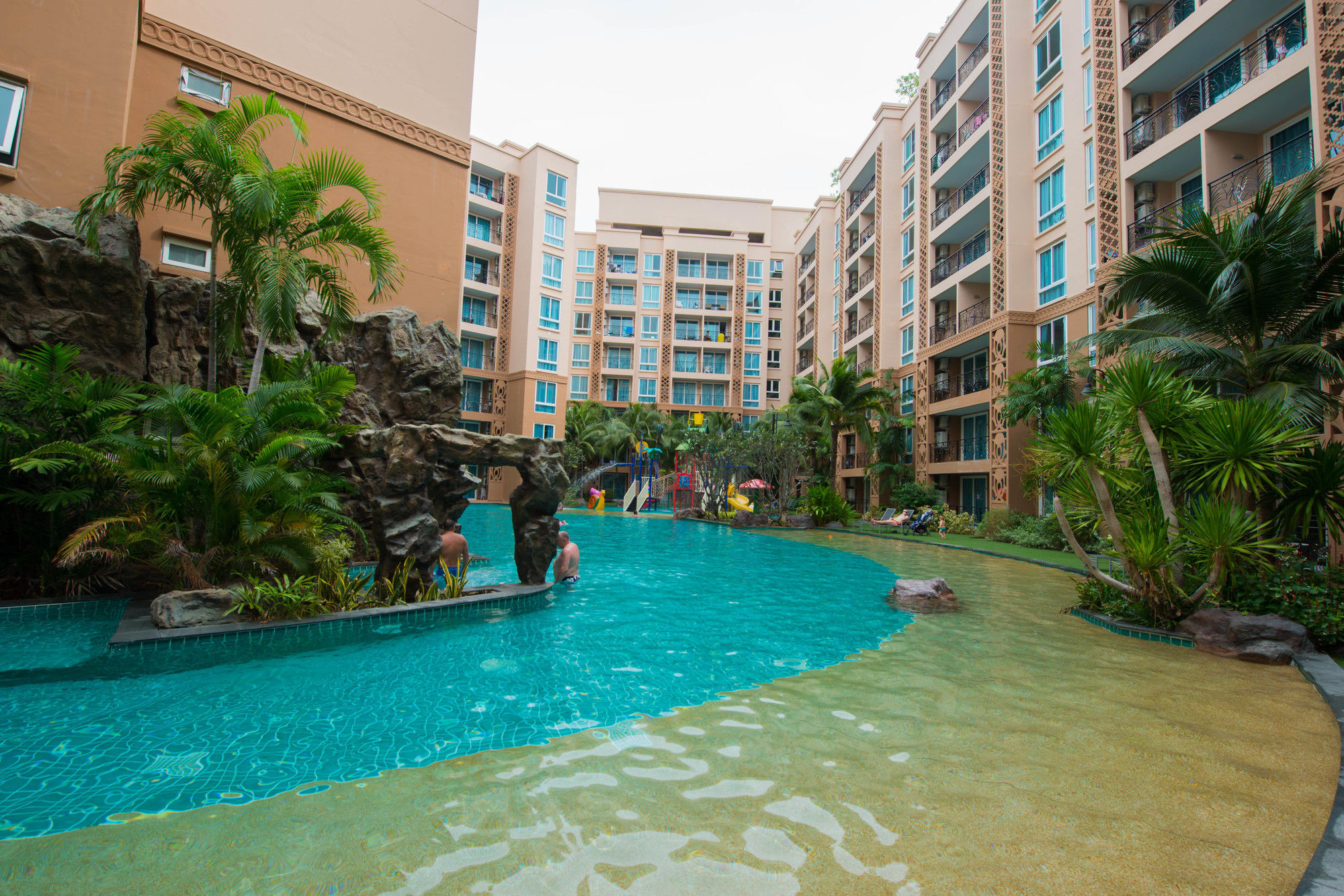Atlantis Pattaya High Service Jomtien Beach Esterno foto