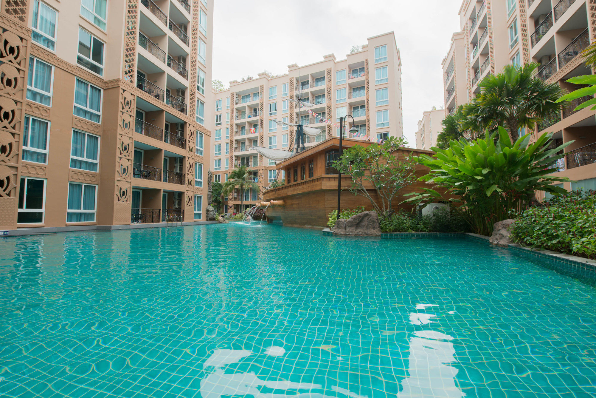 Atlantis Pattaya High Service Jomtien Beach Esterno foto