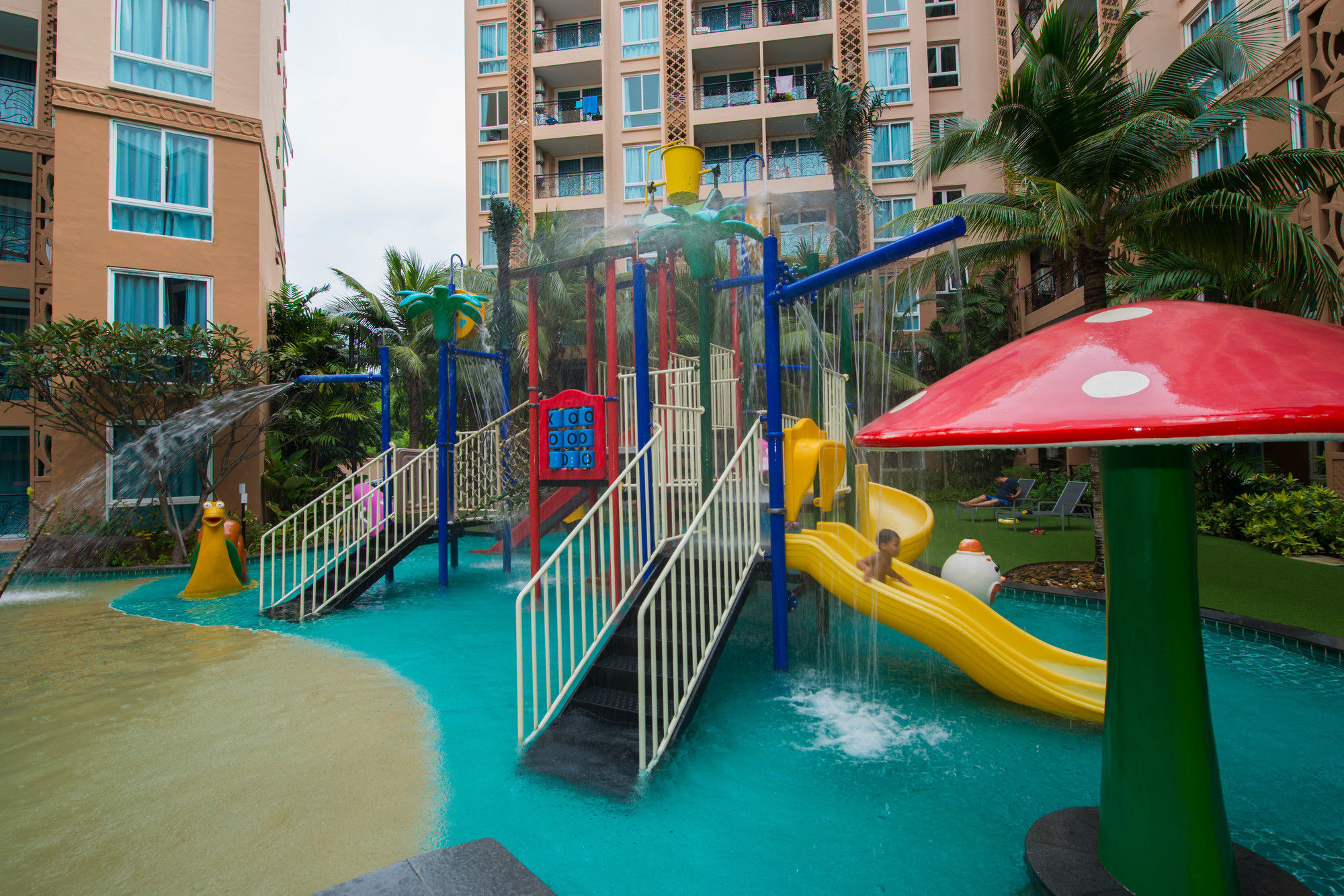 Atlantis Pattaya High Service Jomtien Beach Esterno foto