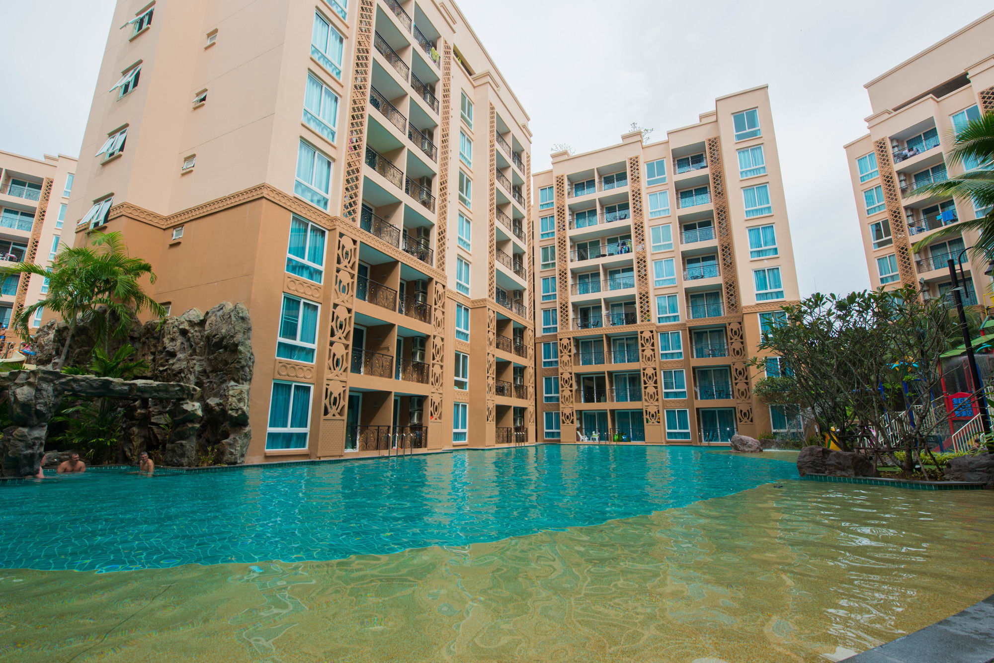 Atlantis Pattaya High Service Jomtien Beach Esterno foto