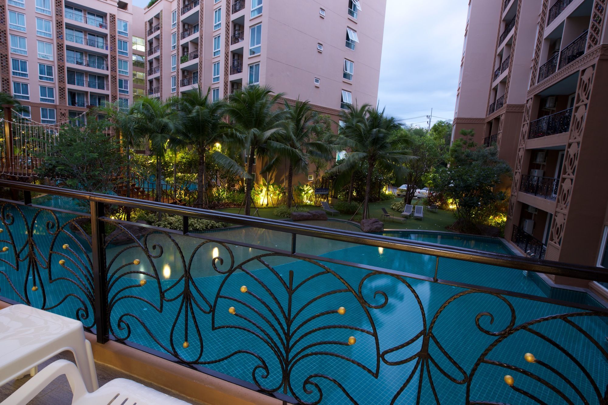 Atlantis Pattaya High Service Jomtien Beach Esterno foto